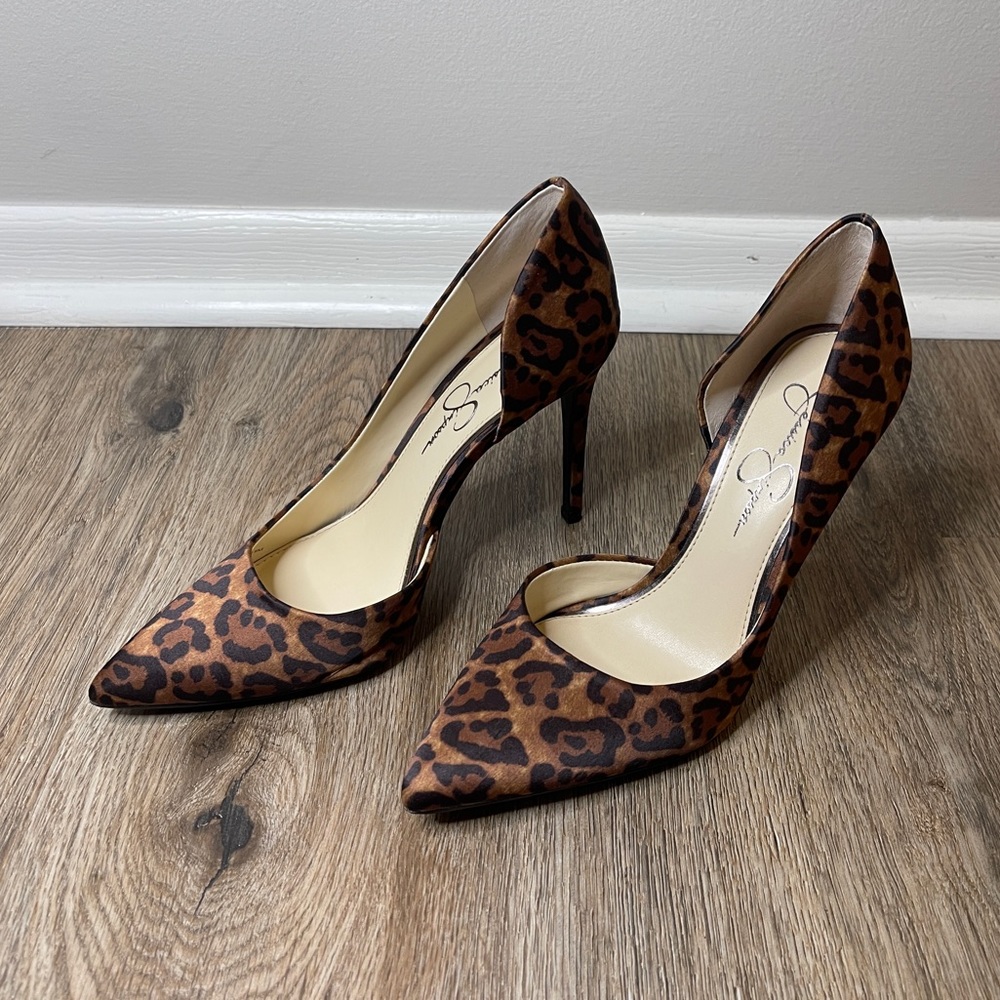 Jessica Simpson Leopard pointy toe heels - size 7